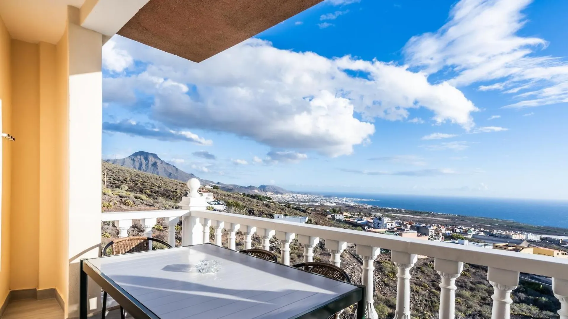Los Menores Sea View Costa Adeje  Ξενοδοχείο με διαμερίσματα Costa Adeje (Tenerife)