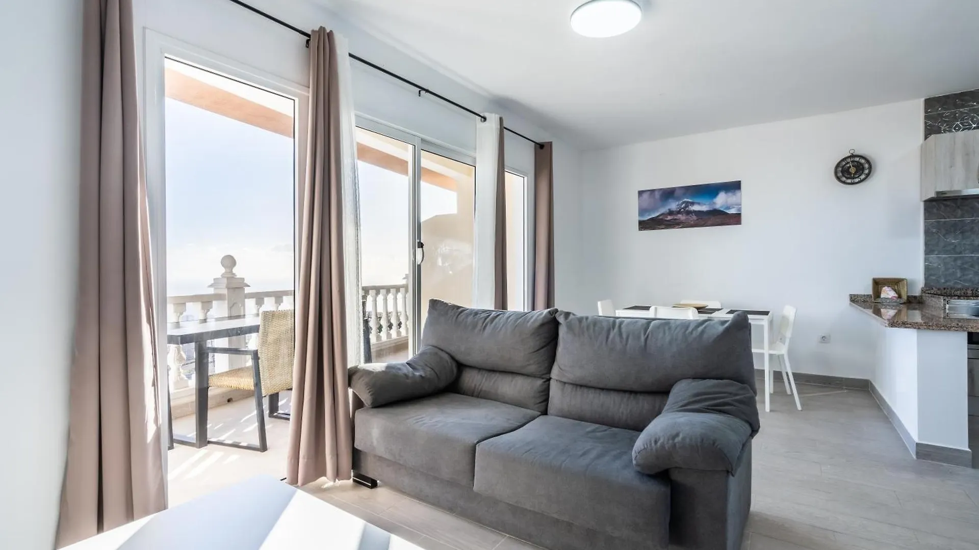 Los Menores Sea View Costa Adeje  Ξενοδοχείο με διαμερίσματα Costa Adeje (Tenerife)