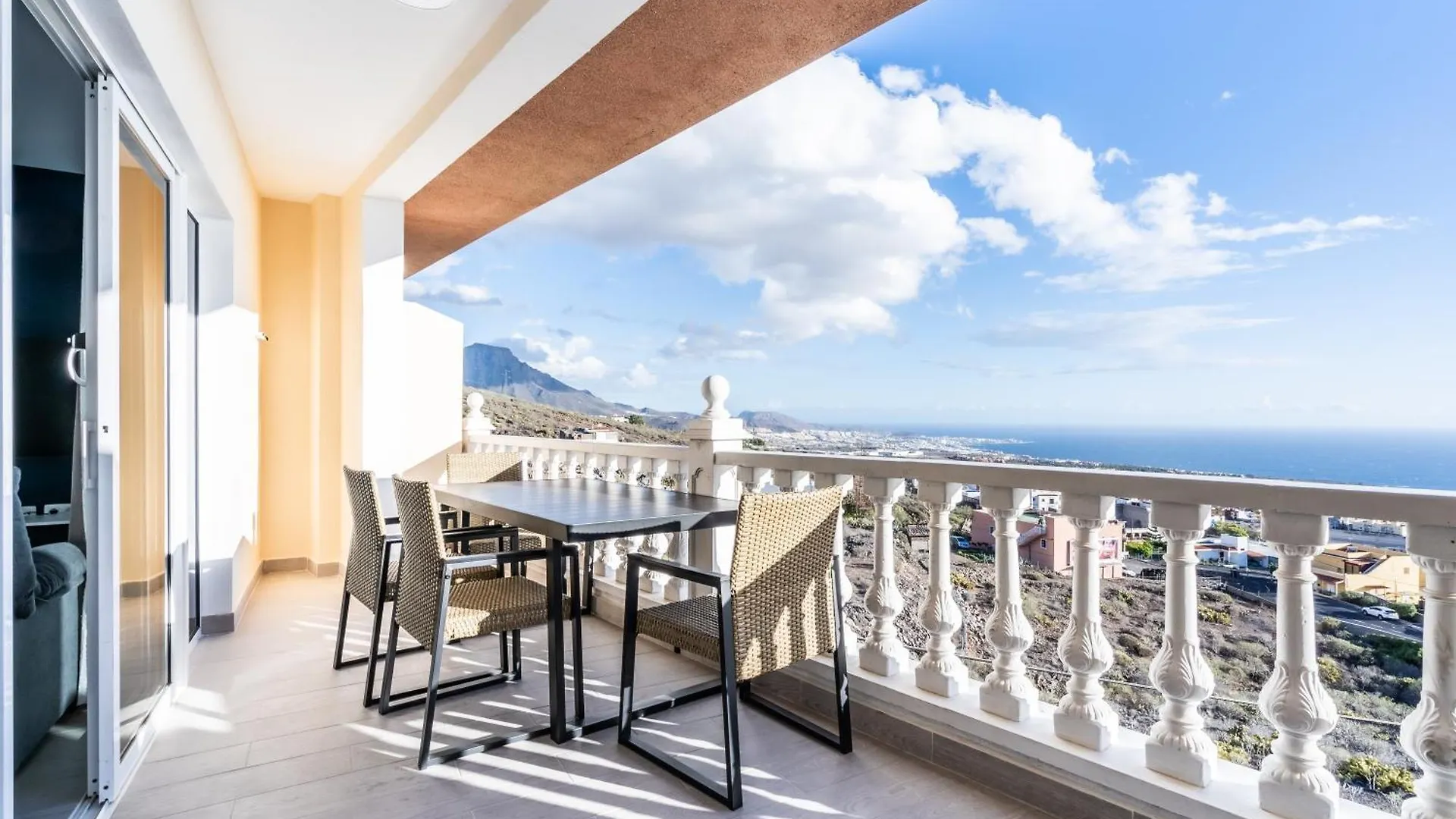 Ξενοδοχείο με διαμερίσματα Los Menores Sea View Costa Adeje