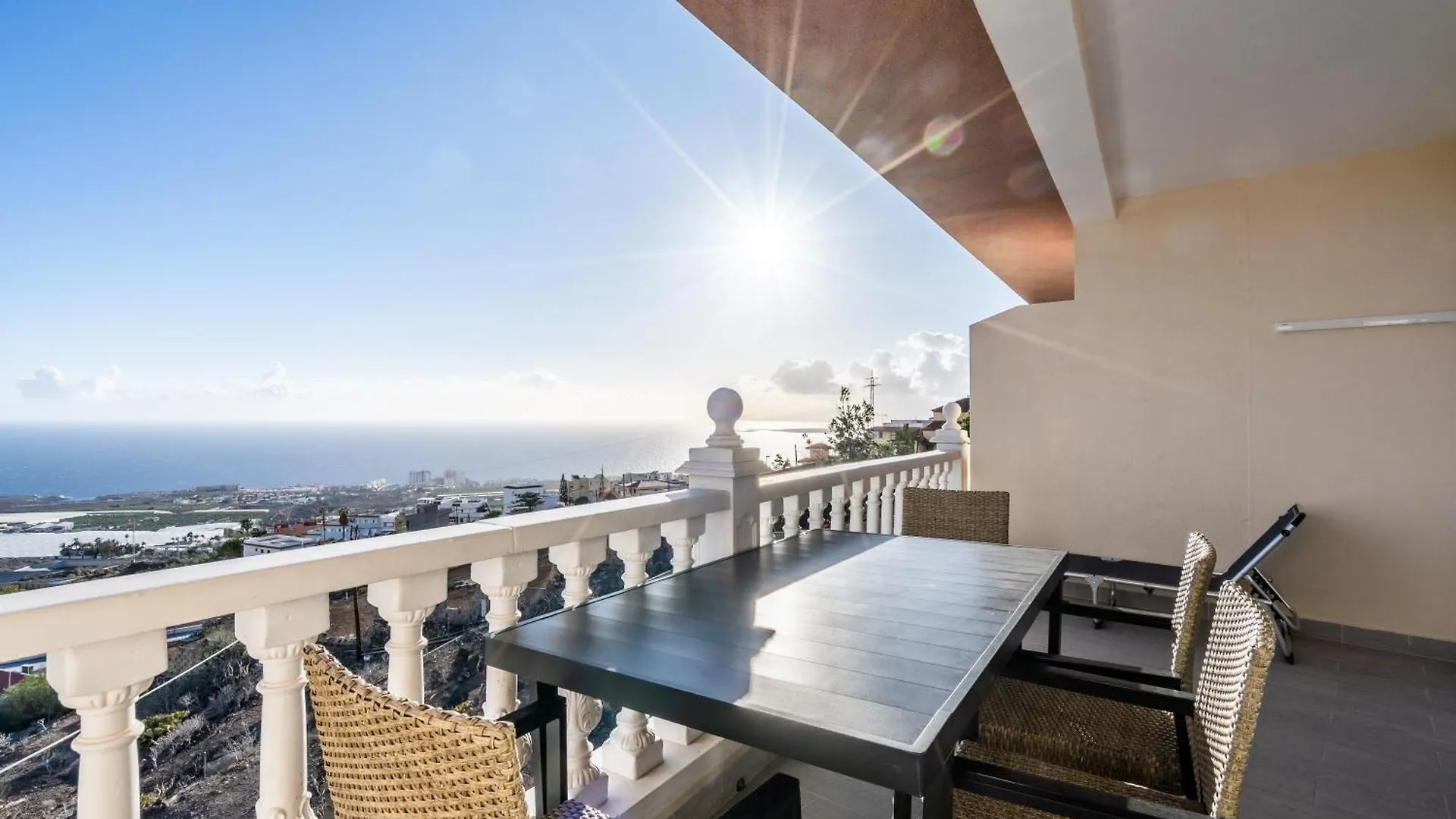 Los Menores Sea View location